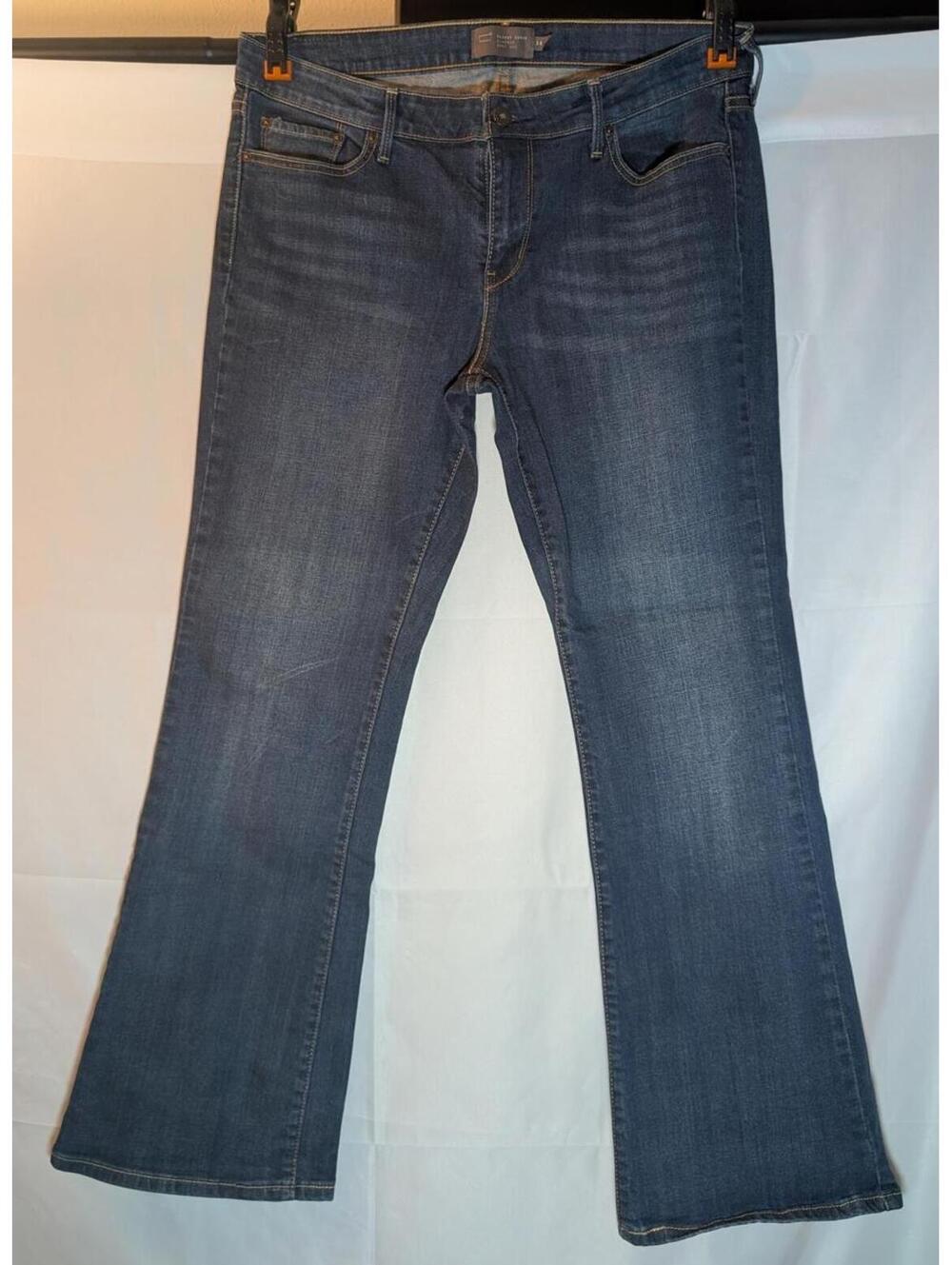 Levi's Women's Slight Curve Classic Bootcut Jeans - Size 14/32